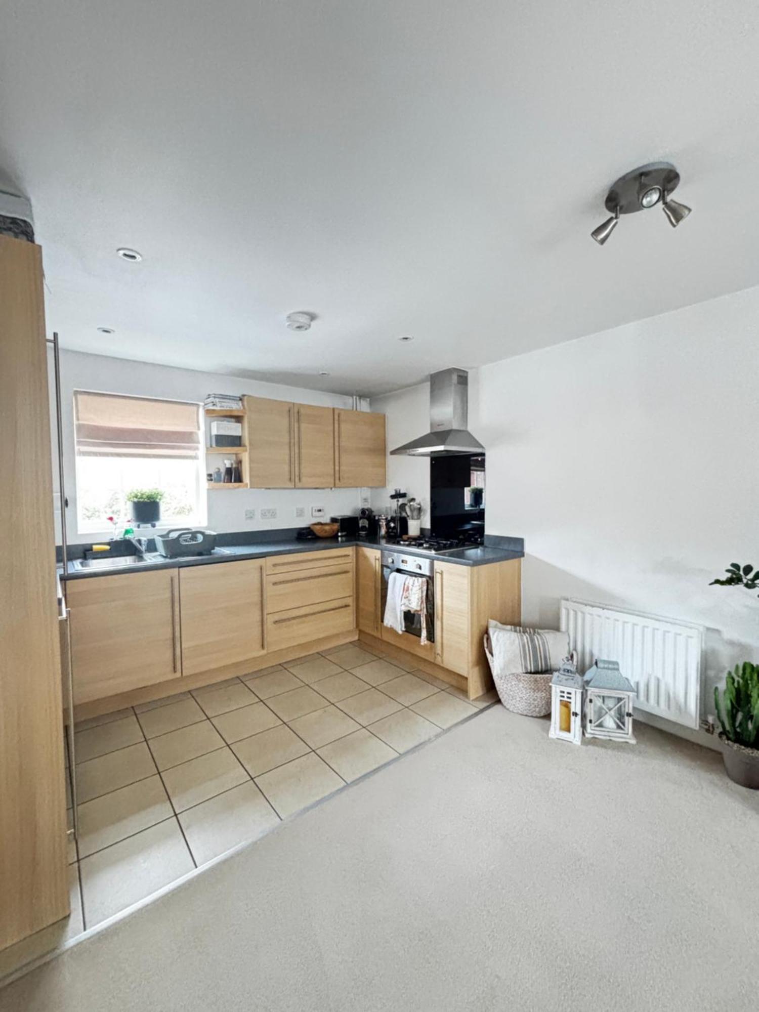 Delux Room With Private Parking, Sleeps 2, Perfect For Cotswold Getaway, Easy A419 Access 블런즈던 외부 사진